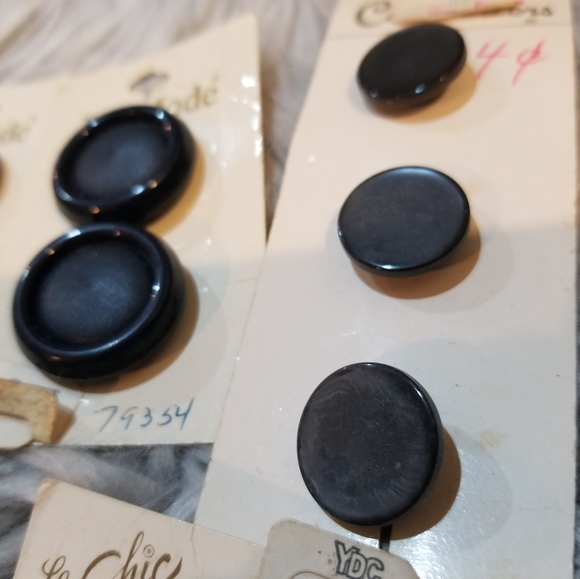 Vintage Buttons - Picture 7 of 13